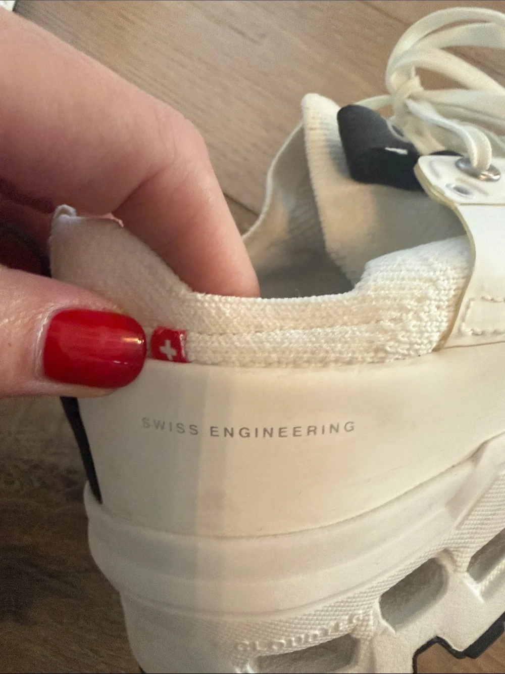 On Running Men's White Athletic Running Shoe with Black Heel Tab size 7.